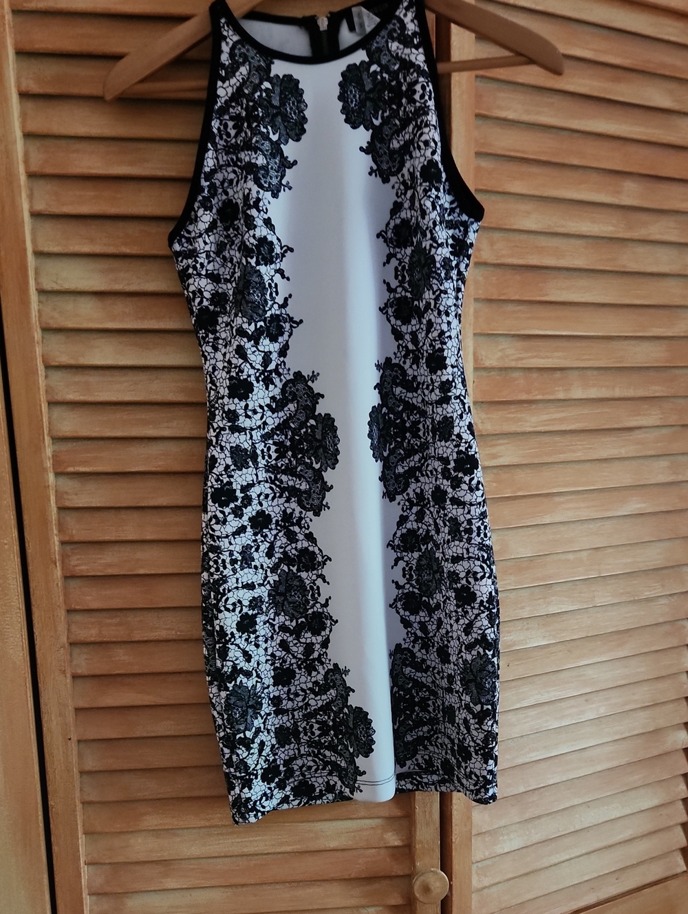 Sleeveless Black and White Lace-Print Midi Dress